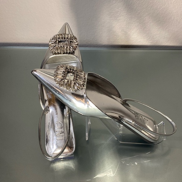 I.N.C Metallic Silver Flat Shoe Size 7 - Picture 3 of 6